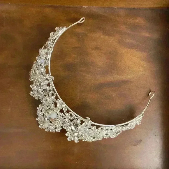 Clear Rhinestone Silver Tone Metal Tiara Crown Pearl Beaded Floral - Picture 15 of 16